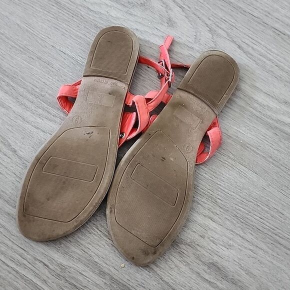 Gap Sandals  - Picture 2 of 4